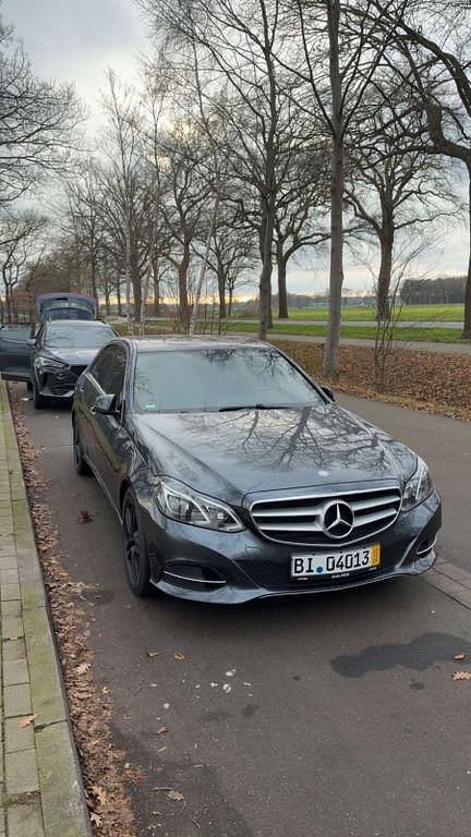 Silber Gebraucht 2013 Mercedes E200 Limousine | 14.000 € (Fairer Preis) - Bild 1/2