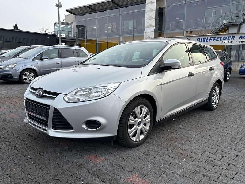 Gebraucht Ford Focus Ambiente 101 PS (74 kW) 2014 Polarsilber metallic Kombi