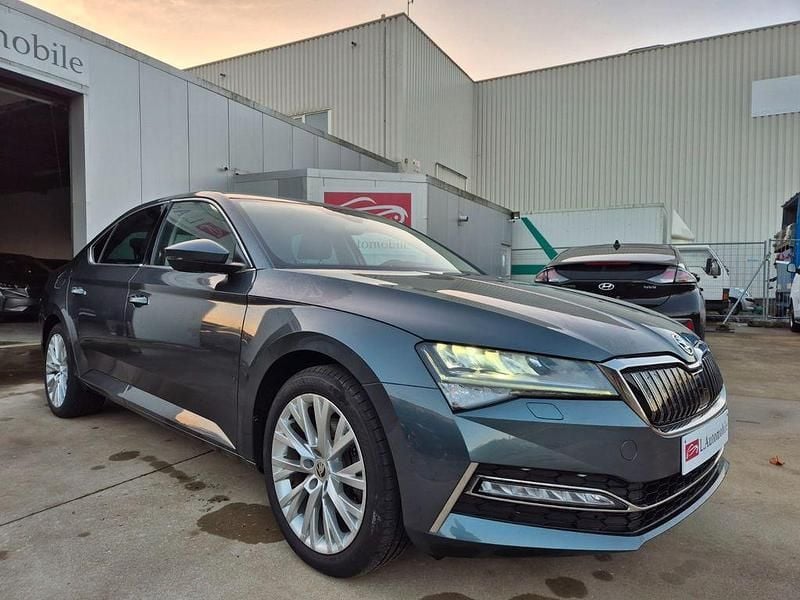 Grau Gebraucht 2021 Skoda Superb Limousine | 21.950 € (Guter Preis) - Bild 1/4