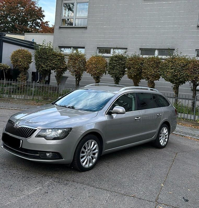 Gold Gebraucht 2014 Skoda Superb Kombi | 9.500 € (Guter Preis) - Bild 1/4