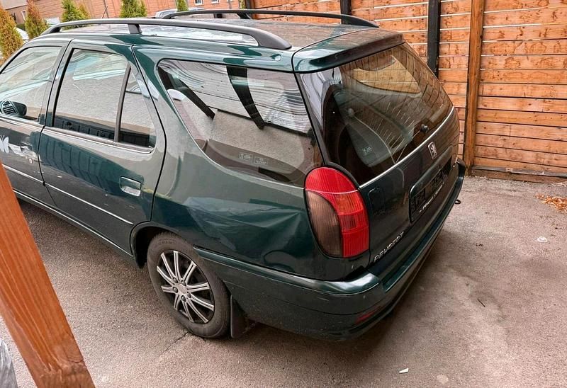 Grün Gebraucht 2000 Peugeot 306 Kombi | 1.190 € (Etwas zu teuer) - Bild 1/4