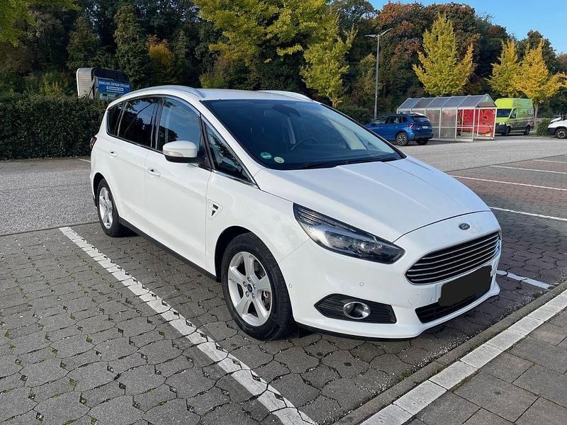 Weiß Gebraucht 2016 Ford S-MAX Titanium Van / Kleinbus | 15.500 € (Fairer Preis) - Bild 1/4