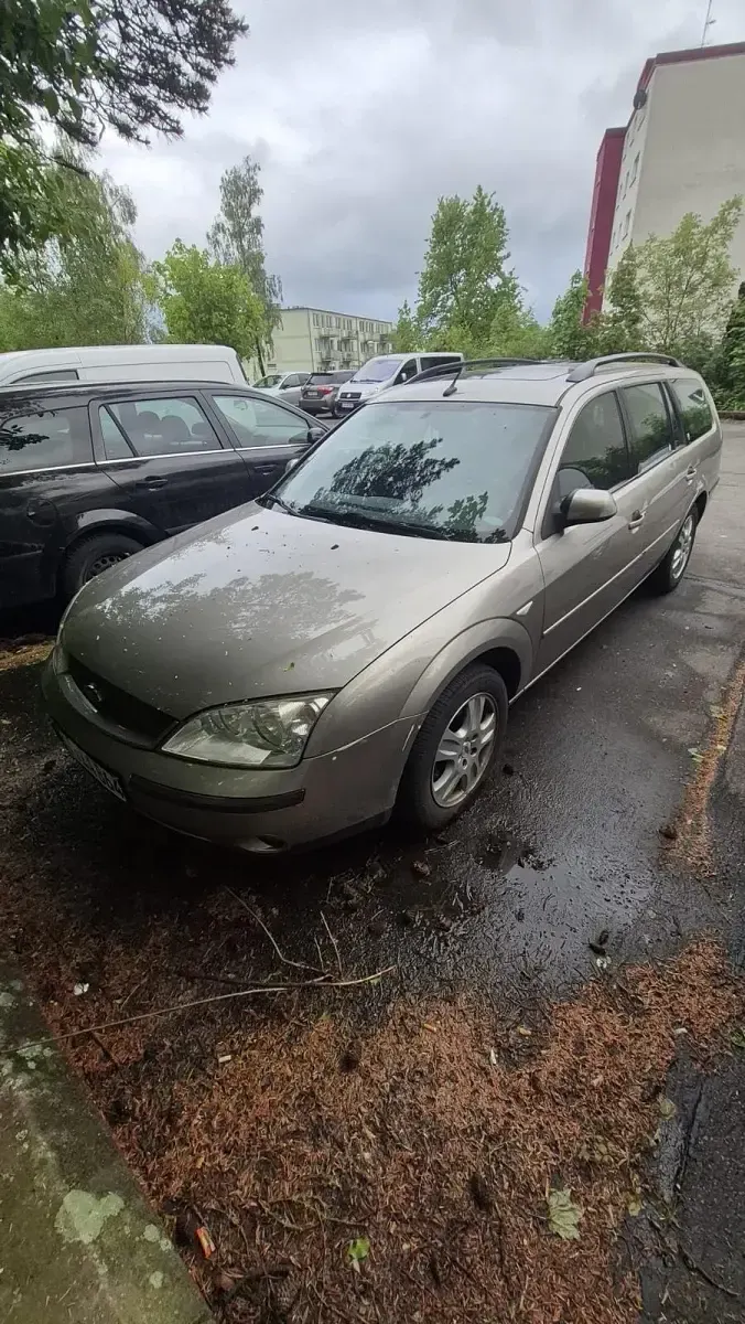 Gebraucht Ford Mondeo 130 PS (95 kW) 2002 Silber Kombi