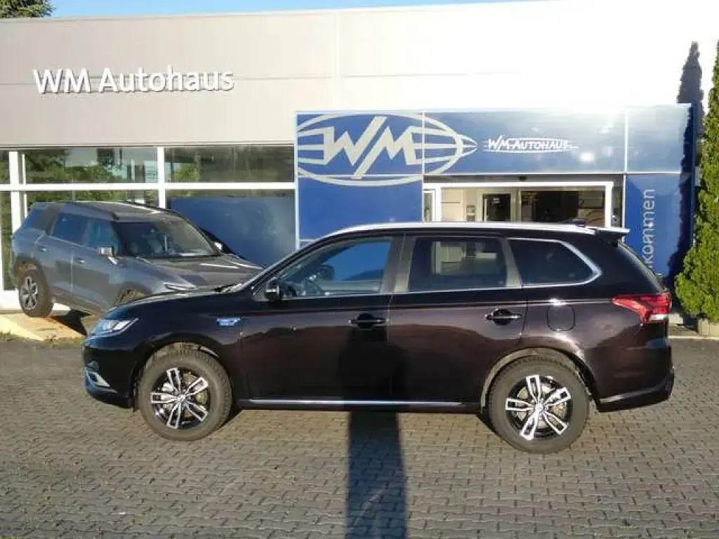 Gebraucht Mitsubishi Outlander P-HEV Top 135 PS (99 kW) 2019 Rubinschwarzmetallic (metallic) SUV
