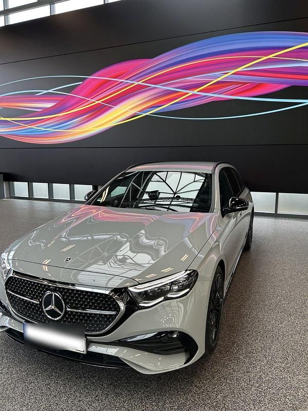 Grau Gebraucht 2024 Mercedes E300 AMG line Kombi | 66.800 € - Bild 1/4