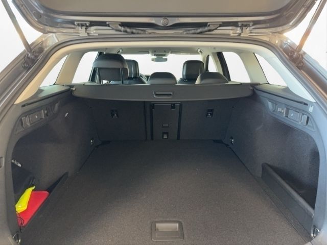 Gebraucht VW Passat Business 150 PS (110 kW) 2024 Grau Kombi