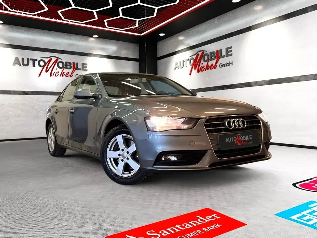 Używany Audi A4 Attraction 125 KM (91 kW) 2012 Szary Sedan/Limuzyna