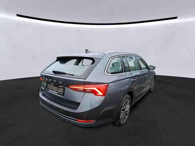 Gebraucht Skoda Octavia Style 150 PS (110 kW) 2021 Seda quartz/quartz grey Kombi