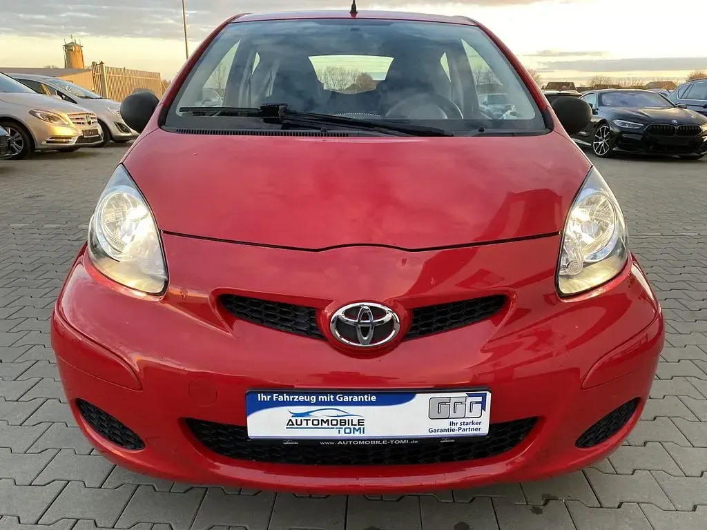Gebraucht Toyota Aygo Basis 68 PS (50 kW) 2009 Rot Kleinwagen