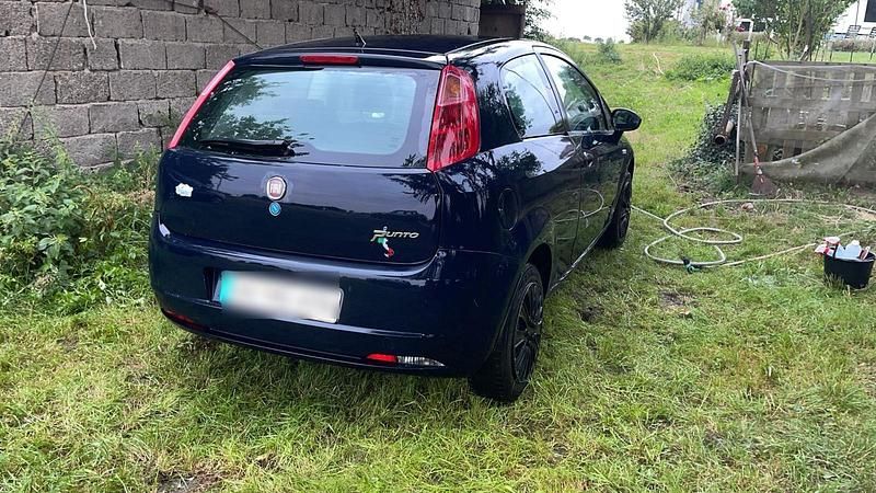 Blau Gebraucht 2009 Fiat Punto Kleinwagen | 600 € (Guter Preis) - Bild 1/4