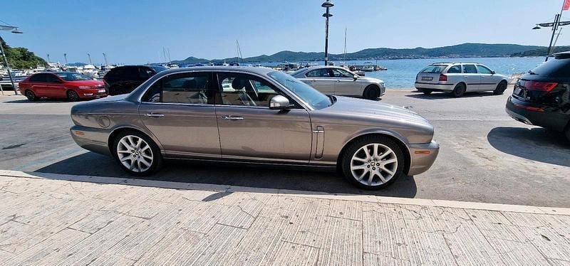 Gebraucht Jaguar XJ 298 PS (219 kW) 2010 Grau Limousine