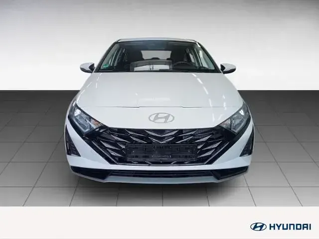 Gebraucht Hyundai i20 Trend 101 PS (74 kW) 2025 Weiß Kleinwagen