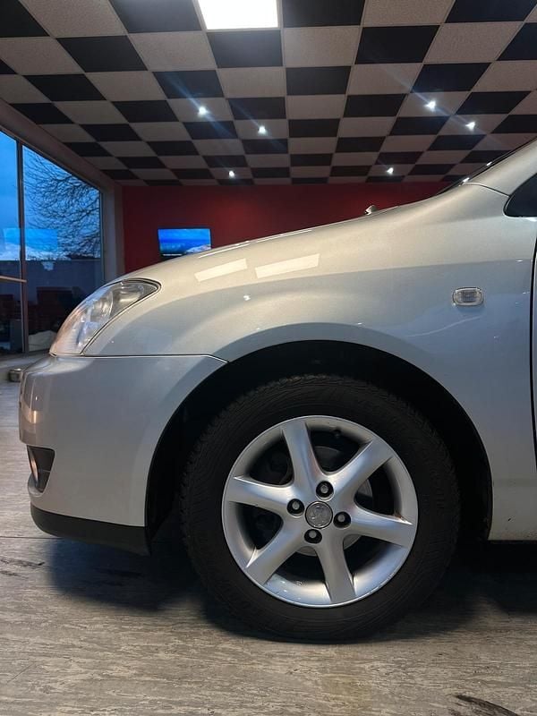 Gebraucht Toyota Corolla 97 PS (71 kW) 2007 Silber Limousine