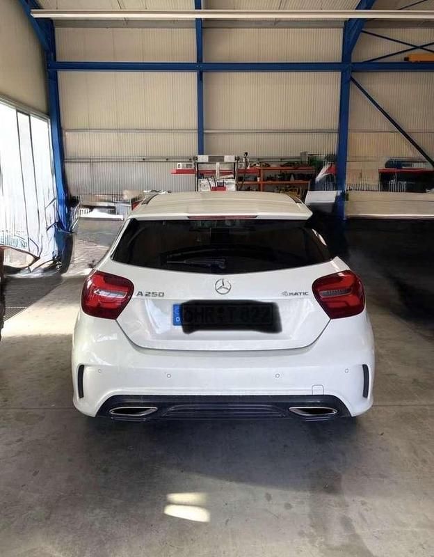 Gebraucht Mercedes 220 184 PS (135 kW) 2016 Weiß Kleinwagen