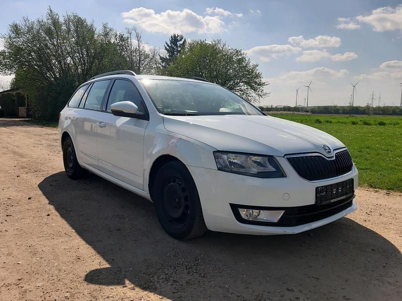 Gebraucht Skoda Octavia 150 PS (110 kW) 2016 Weiß Kleinwagen