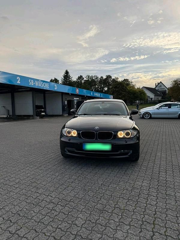 Gebraucht BMW 120 177 PS (130 kW) 2010 Schwarz Kleinwagen