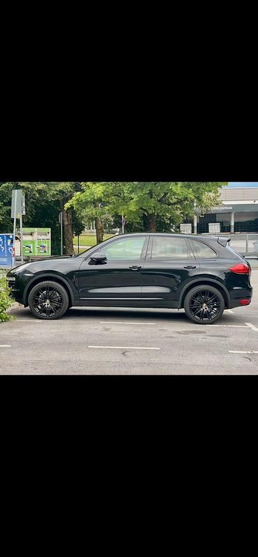 Second-hand Porsche Cayenne 245 CP (180 kW) 2012 Negru SUV