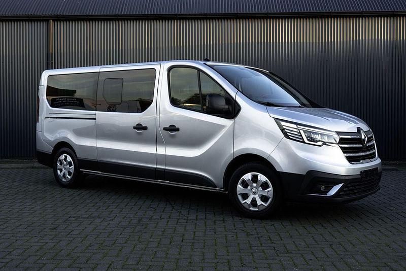 Gebraucht Renault Trafic 150 PS (110 kW) 2024 Silber Van / Kleinbus