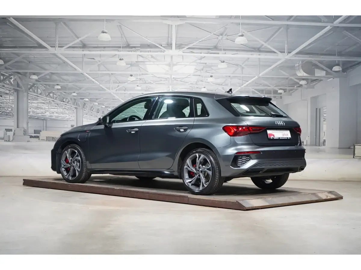 Gebraucht Audi A3 Sportback e-tron S-Line 245 PS (180 kW) 2023 Daytonagrau perleffekt Kleinwagen
