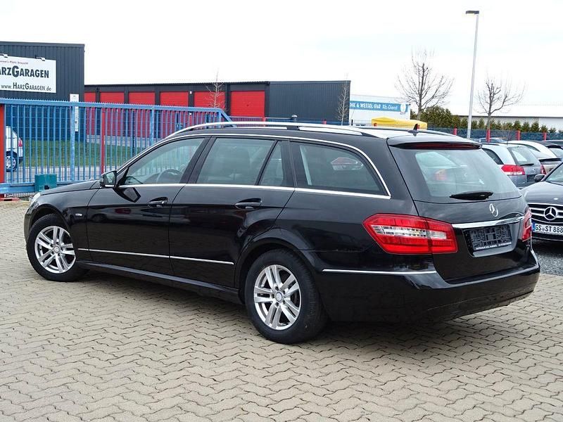 Gebraucht Mercedes E220 Avantgarde 170 PS (125 kW) 2010 Schwarz Kombi