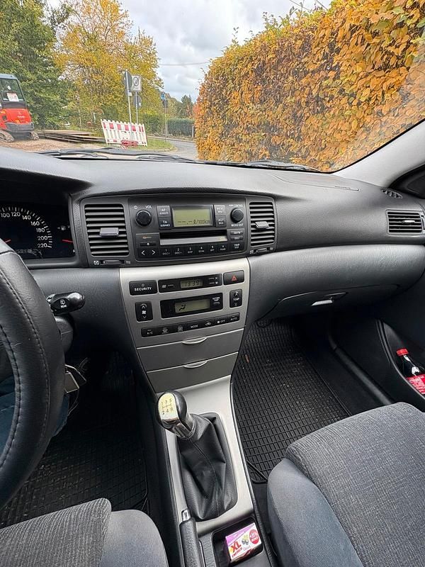 Brugt Toyota Corolla 90 HK (66 kW) 2003 Sølv Stationcar