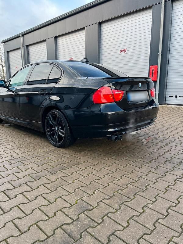 Gebraucht BMW 325 218 PS (160 kW) 2009 Schwarz Limousine
