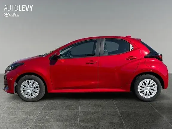 Gebraucht Toyota Yaris Comfort 72 PS (52 kW) 2023 Emotional red (metallic) Kleinwagen