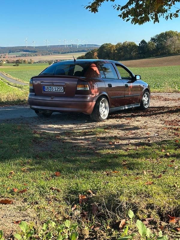 Gebraucht Opel Astra 84 PS (61 kW) 2001 Rot Limousine