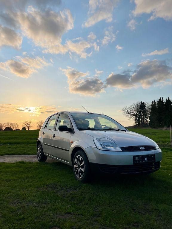 Gebraucht Ford Fiesta 60 PS (44 kW) 2004 Silber Kleinwagen