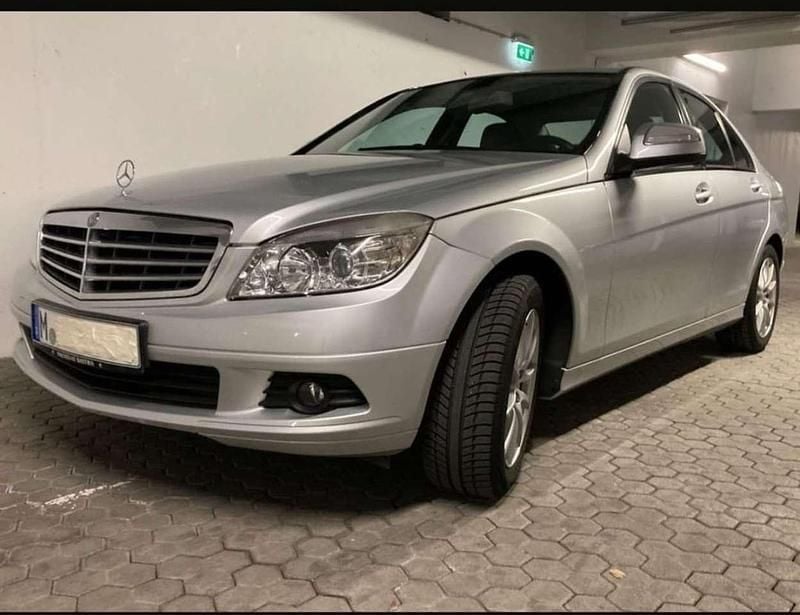 Silber Gebraucht 2007 Mercedes C200 Classic Limousine | 8.700 € (Fairer Preis) - Bild 1/4