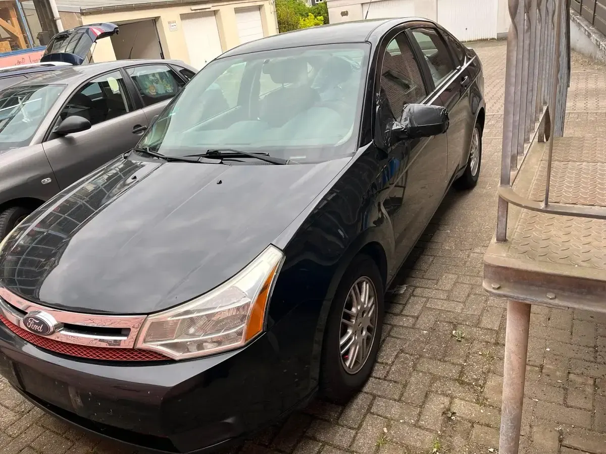 Gebraucht Ford Focus SE 147 PS (108 kW) 2010 Schwarz Limousine