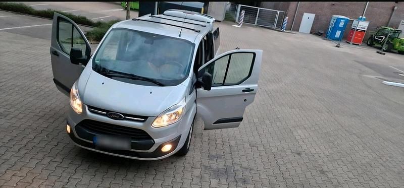 Gebraucht Ford Tourneo 125 PS (91 kW) 2014 Silber Van / Kleinbus