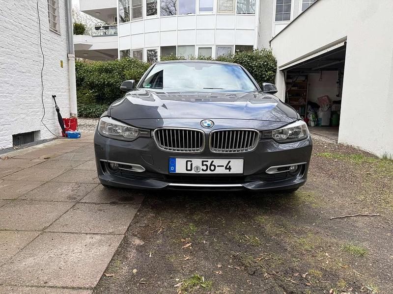 Gebraucht BMW 318 143 PS (105 kW) 2012 Grau Limousine