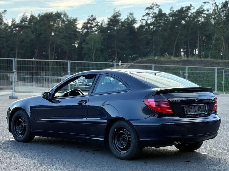 Gebraucht Mercedes C220 143 PS (105 kW) 2002 Blau Coupé
