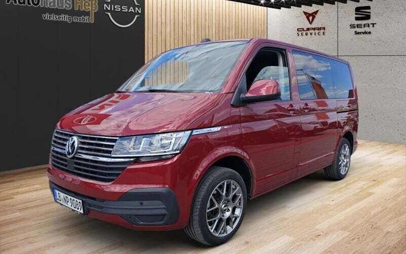 Rot Gebraucht 2021 VW Multivan R Van / Kleinbus | 48.900 € (Etwas zu teuer) - Bild 1/4