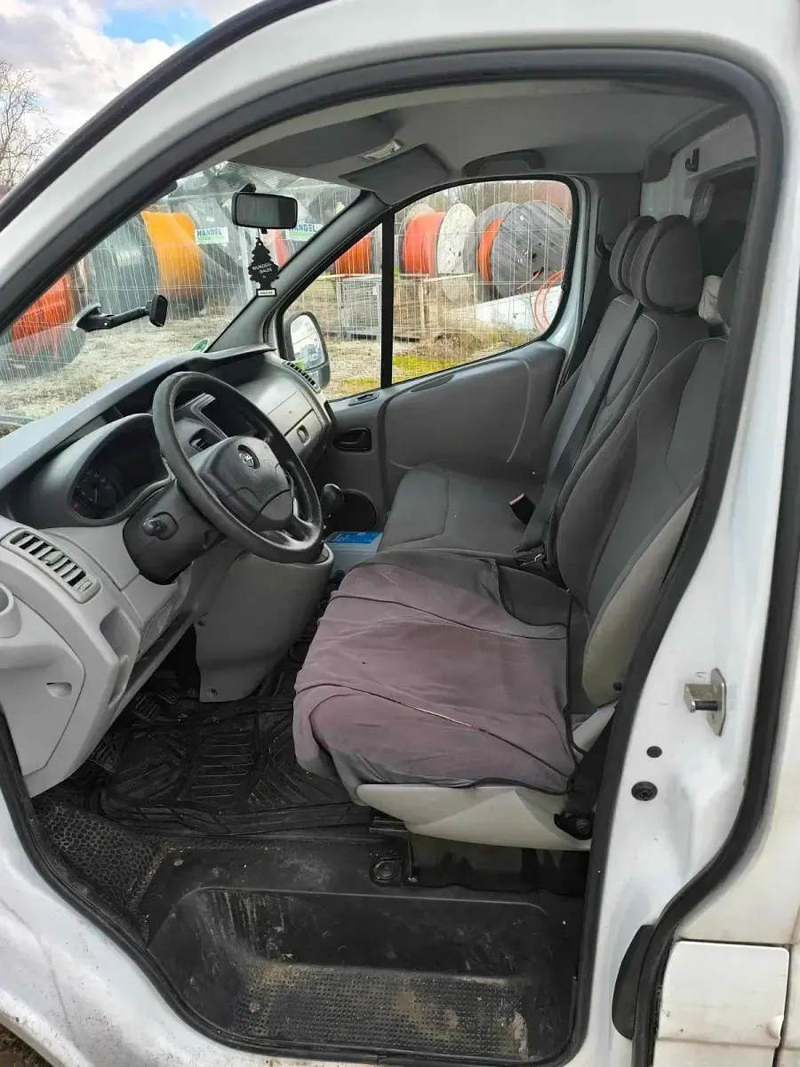 Gebraucht Opel Vivaro 114 PS (83 kW) 2011 Schwarz Van / Kleinbus