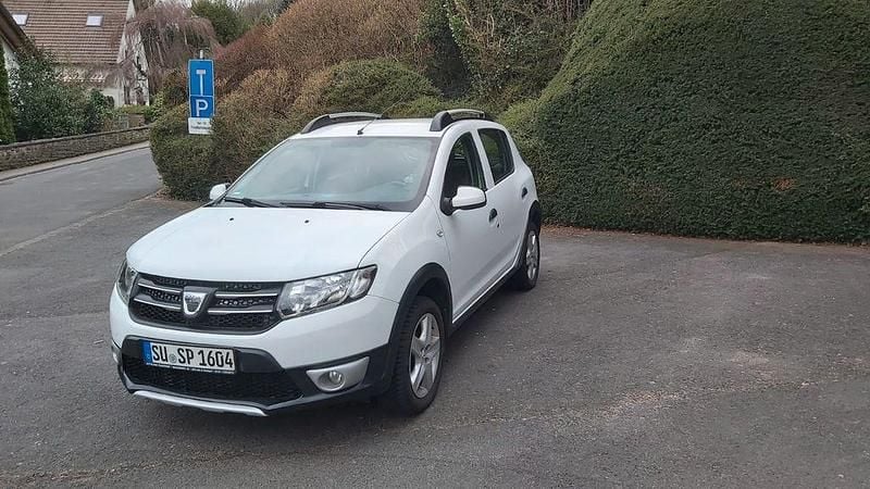 Gebraucht Dacia Sandero Stepway Ambiance 90 PS (66 kW) 2015 Weiß Limousine