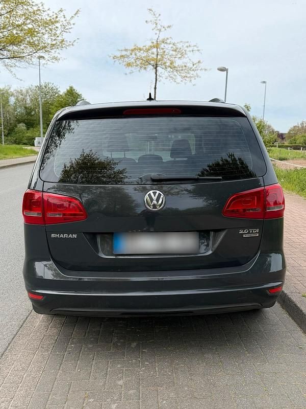 Second-hand VW Sharan 170 CP (125 kW) 2011 Gri Monovolum