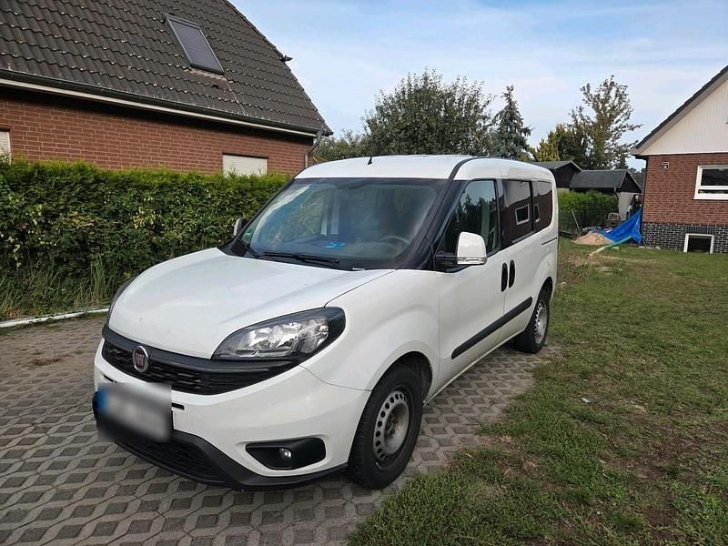 Weiß Gebraucht 2019 Fiat Doblò Van / Kleinbus | 8.990 € (Guter Preis) - Bild 1/4