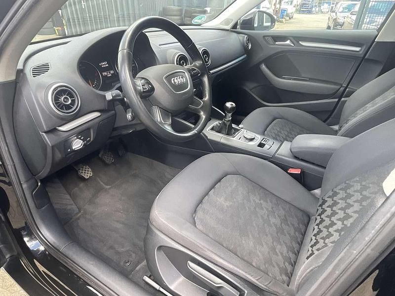 Gebraucht Audi A3 Attraction 110 PS (80 kW) 2015 Mythosschwarz metallic Limousine