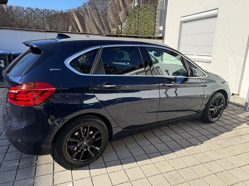Gebraucht BMW 225 Active Tourer iPerformance 224 PS (164 kW) 2018 Blau Van / Kleinbus