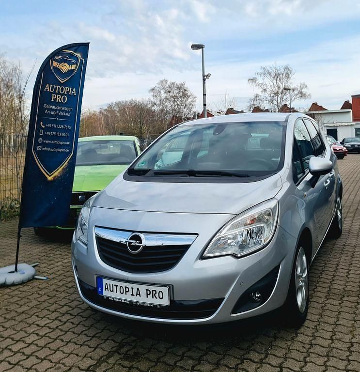 Gebraucht Opel Meriva Design Edition 131 PS (96 kW) 2011 Silber Van / Kleinbus