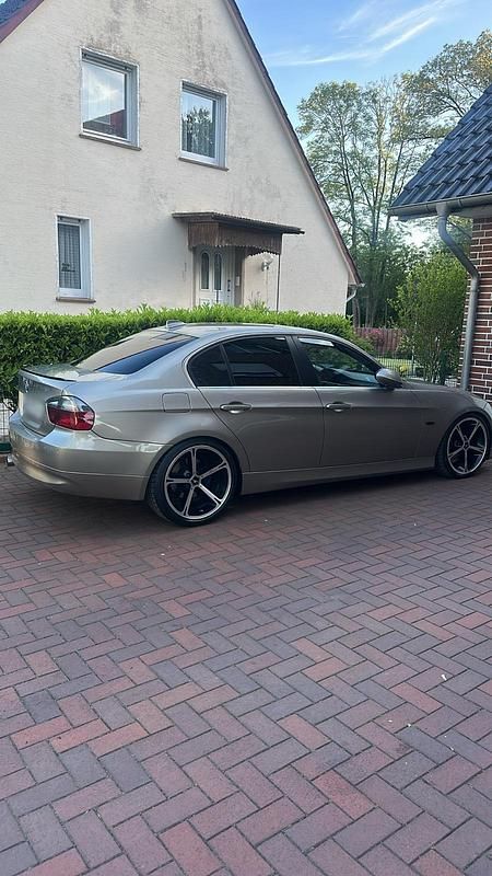 Gebraucht BMW 325 218 PS (160 kW) 2008 Braun Limousine