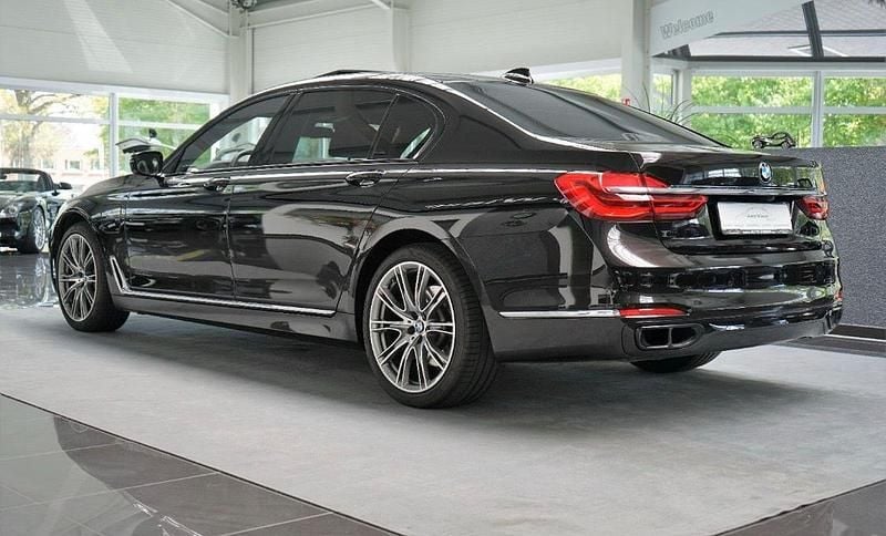 Gebraucht BMW 740 190 PS (139 kW) 2017 Braun Limousine