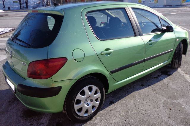 Gebraucht Peugeot 307 Tendance 148 PS (108 kW) 2003 Grün metallic Limousine