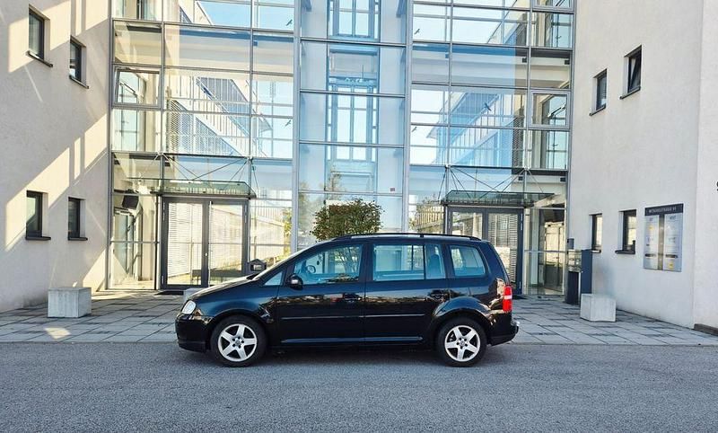 Schwarz Gebraucht 2006 VW Touran Trendline Van / Kleinbus | 2.800 € (Fairer Preis) - Bild 1/4