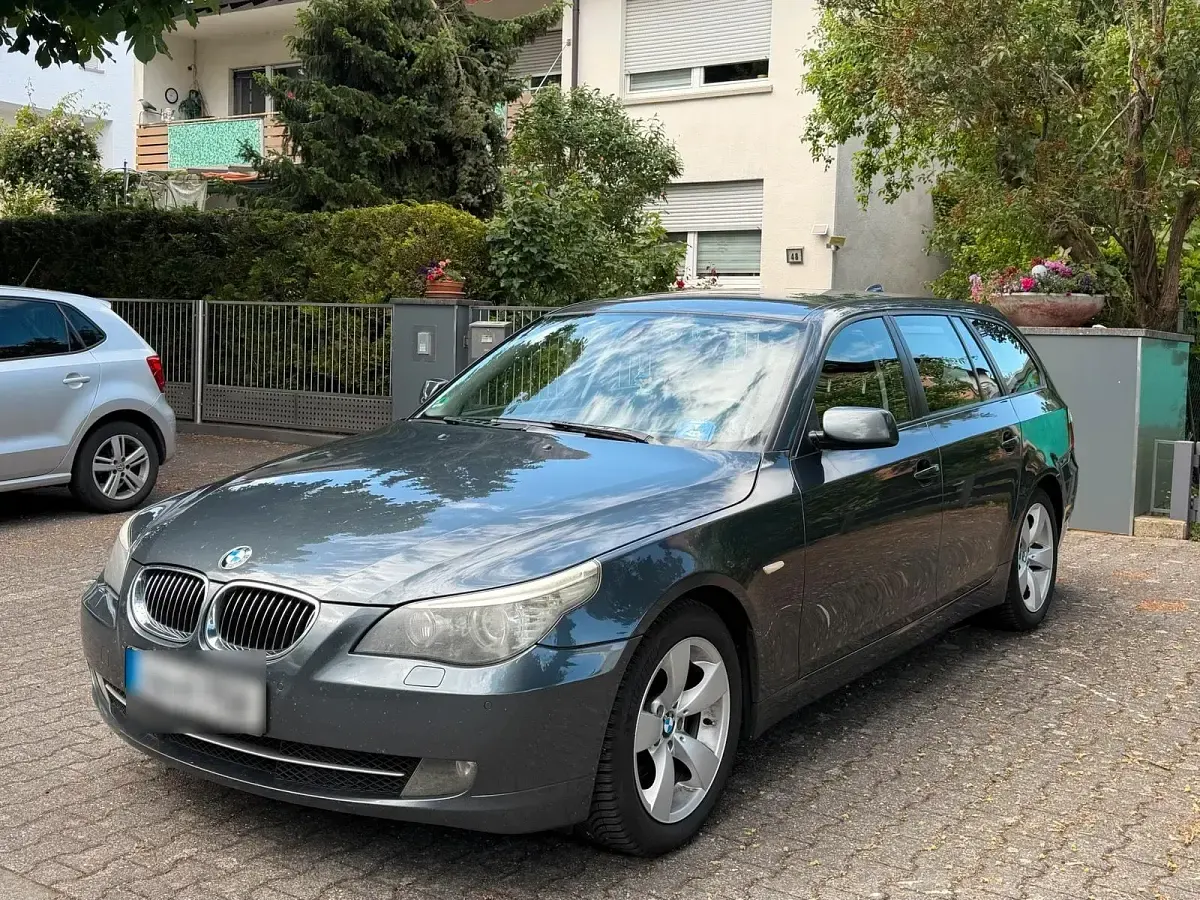 Gebraucht BMW 525 197 PS (144 kW) 2008 Grau Kombi
