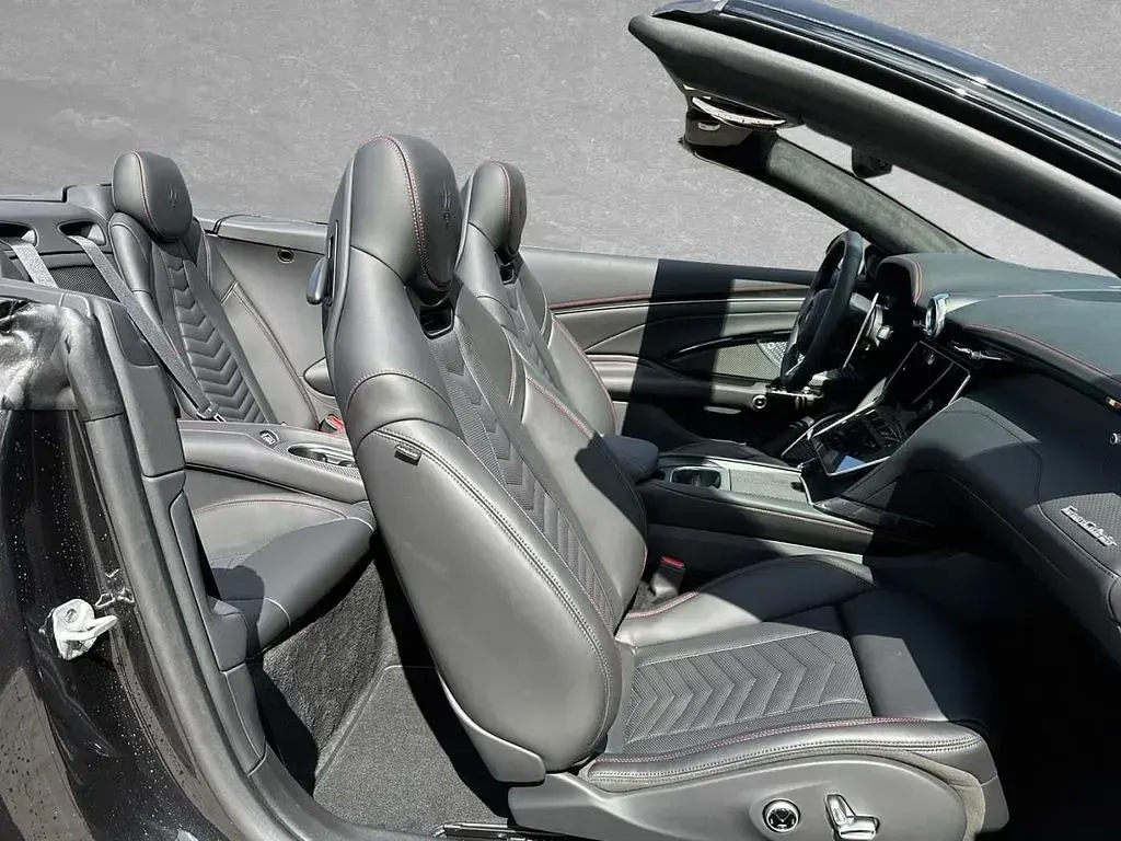 Neu Maserati GranCabrio 549 PS (403 kW) 2025 Schwarz (nero assoluto) Cabrio