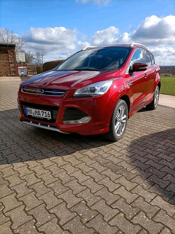 Gebraucht Ford Kuga Titanium 180 PS (132 kW) 2016 Rot SUV