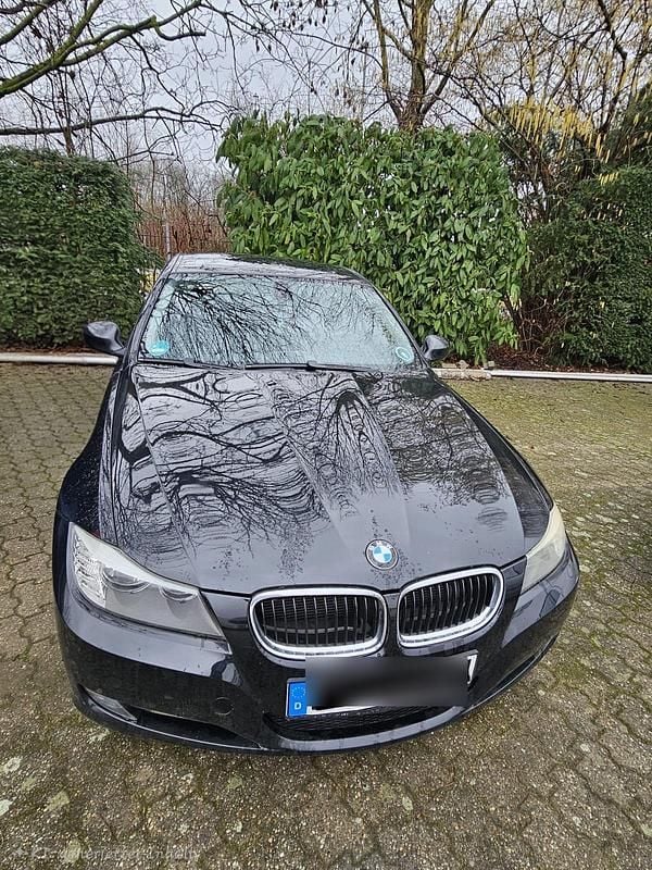 Gebraucht BMW 318 146 PS (107 kW) 2009 Schwarz Limousine